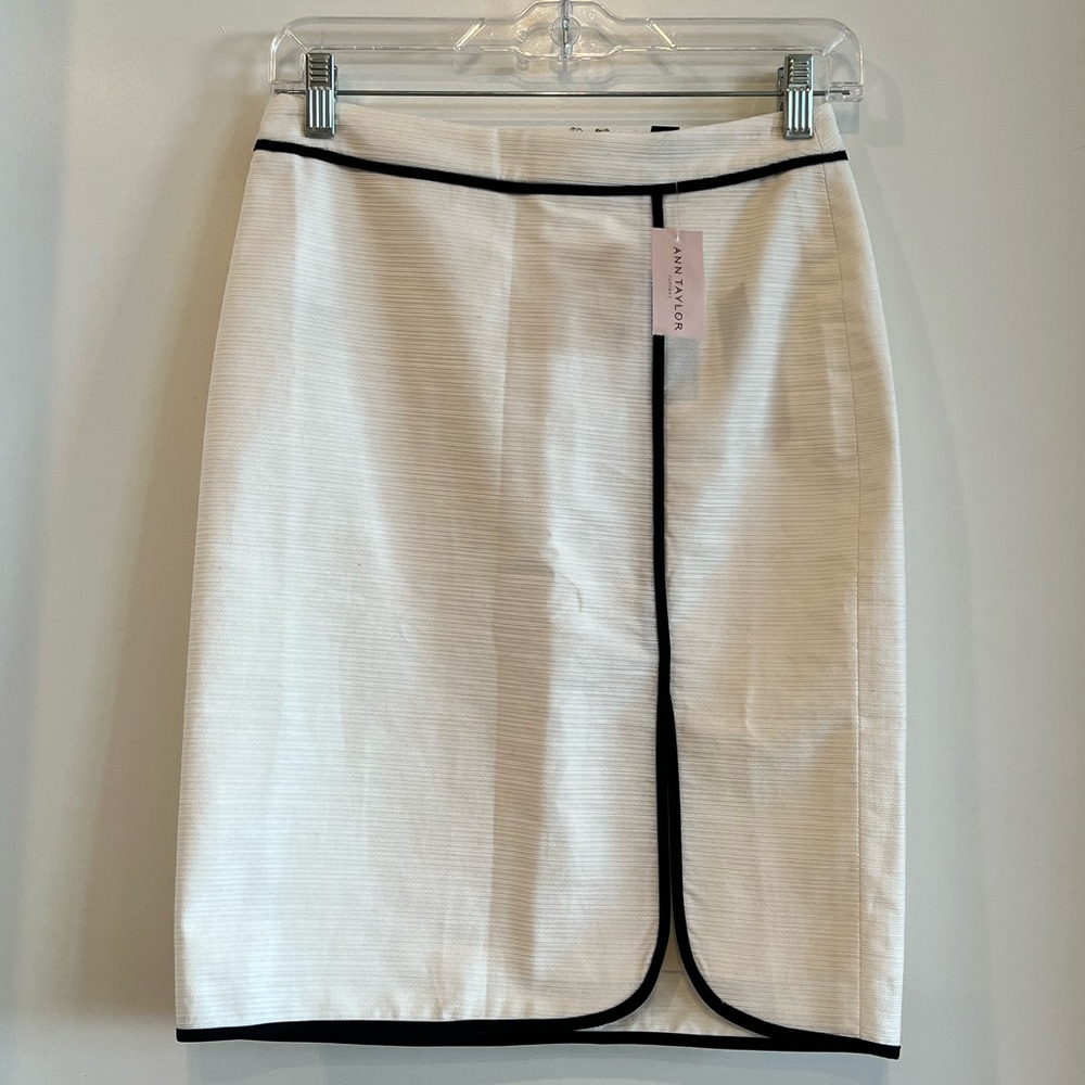 NWT Ann Taylor Skirt (Size 00P)